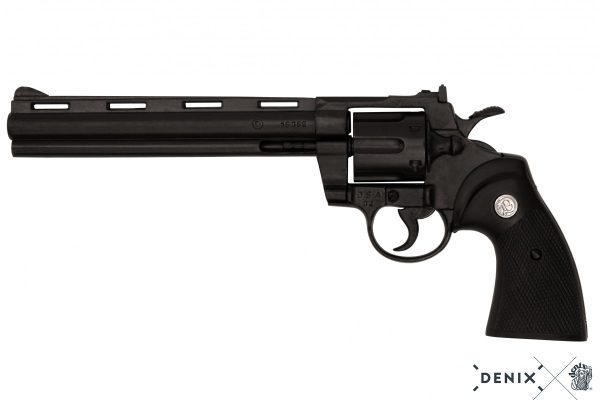 Replika-ase Colt Python .357 Magnum revolveri.