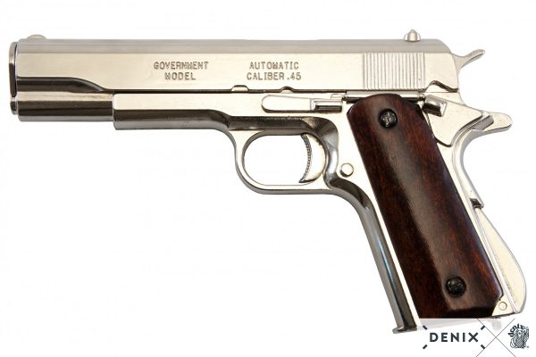 Replika-ase neljävitonen pistooli Colt 1911 niklatulla viimeistelyllä.