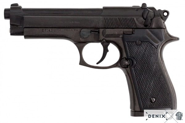 Replika-ase Beretta 92F pistooli.