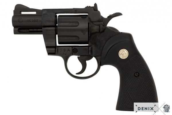 Replika-revolveri Colt Python 2 tuuman piipulla.