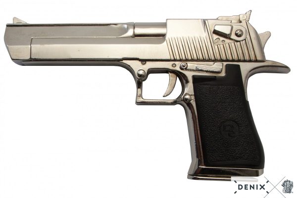 Replika-ase Desert Eagle pistooli niklattu.