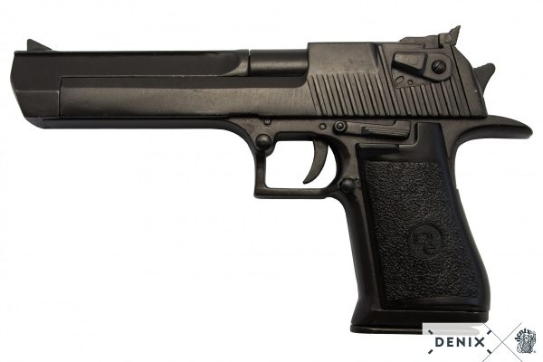 Replika-ase Desert Eagle pistooli.