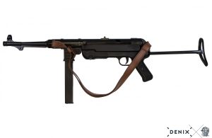 Replika-ase MP-40 konepistooli.