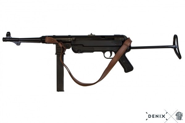 Replika-ase MP-40 konepistooli.