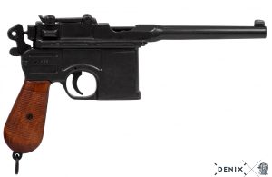 Replika-ase Mauser C96 Ukkomauser-pistooli puukahvoilla.