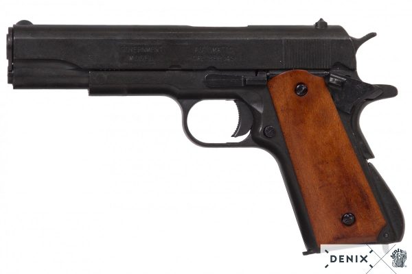 Replika-ase Colt 1911-A1 .45ACP pistooli puukahvoilla.