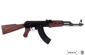 Replika-ase AK-47 Kalashnikov-rynnäkkökivääri.