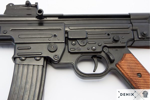 STG-44 Sturmgewehr-rynnäkkökivääri Denix-replika-ase.