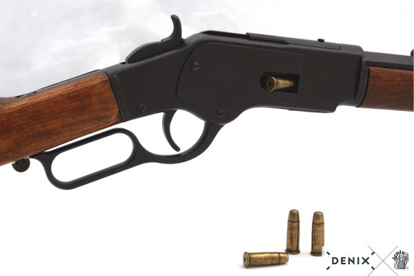 Asejäljitelmä Winchester 1873 vipulukkokivääri.