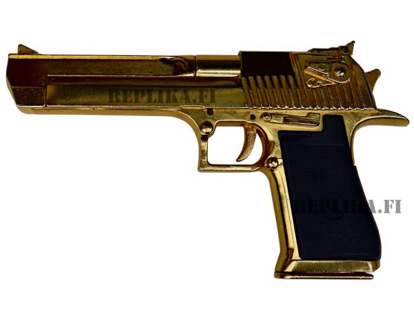 Kultainen ase Desert Eagle.